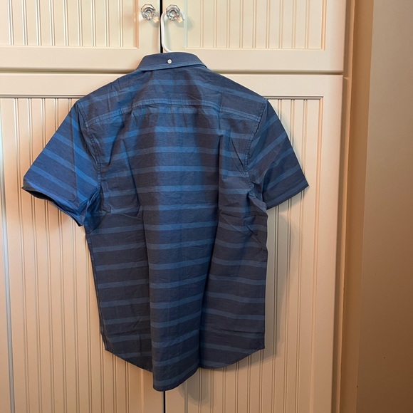 Chubbies - Men’s SS Slim Fit Button-Up Top - Pattern: the Downtowner - Size: M - Picture 2 of 16